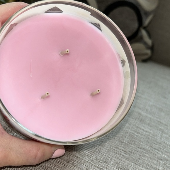 Bath and Body 3 wick candle - Picture 6 of 6